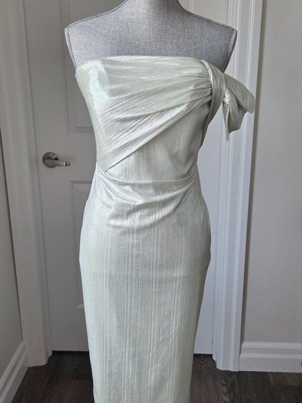 Black Halo Sheath dress metallic silver strapless bow detail size 10